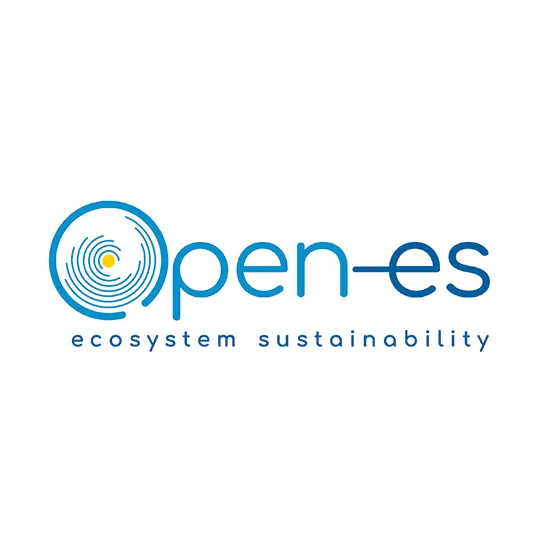 Logo mit stilisiertem blauem O, gelbem Punkt in der Mitte und dem Text Open-es sowie dem Slogan ecosystem sustainability.