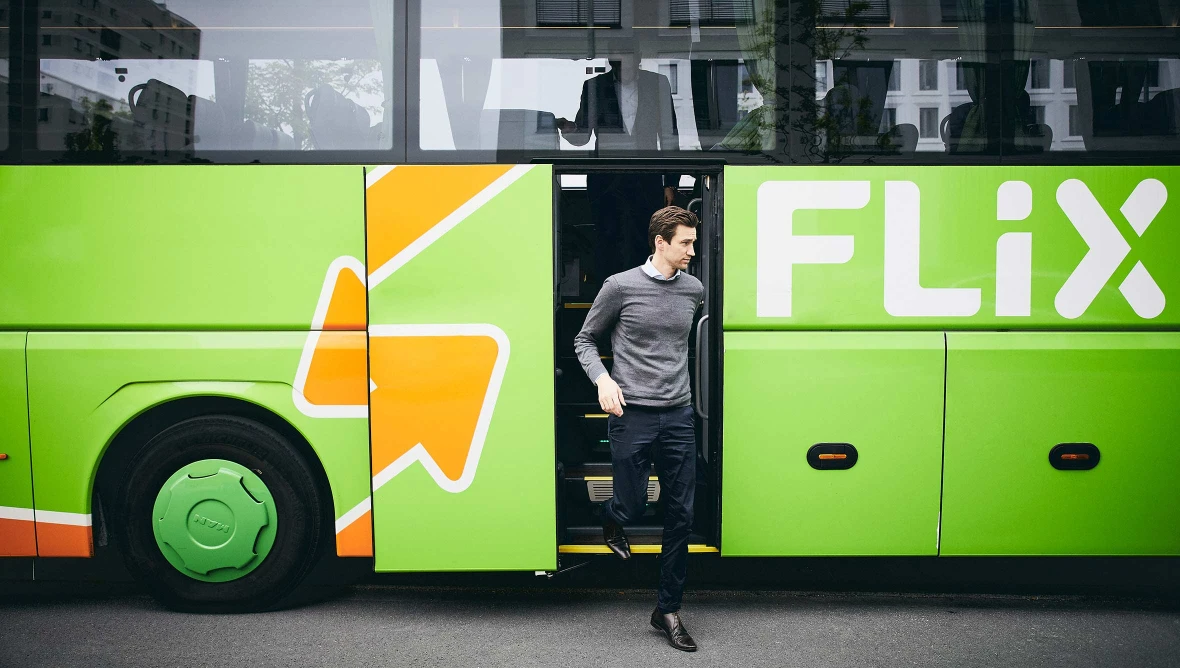 Jochen Engert steigt aus einem FlixBus