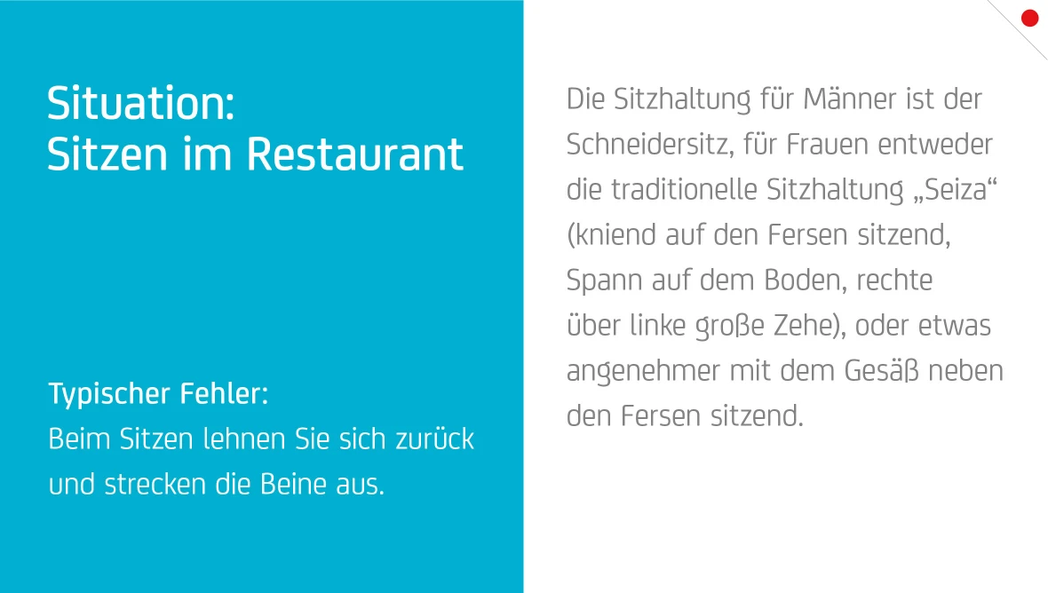 Zweigeteiltes Bild mit Hinweisen zur Sitzhaltung im Restaurant und einem typischen Fehler beim Sitzen mit ausgestreckten Beinen.